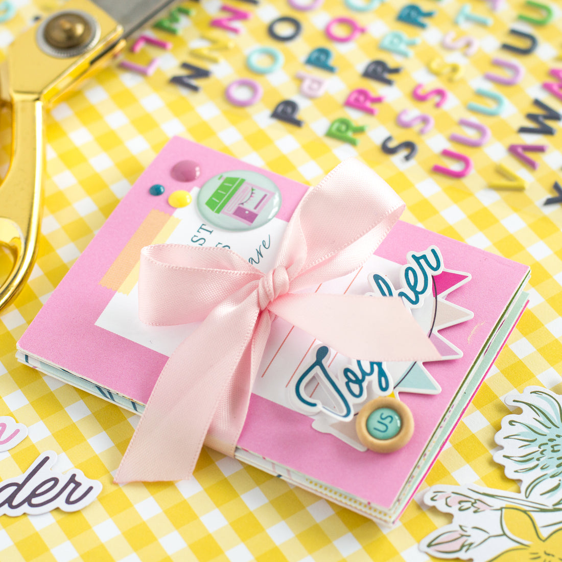 Floral Mini Layouts and Mini Album I Flora Farkas