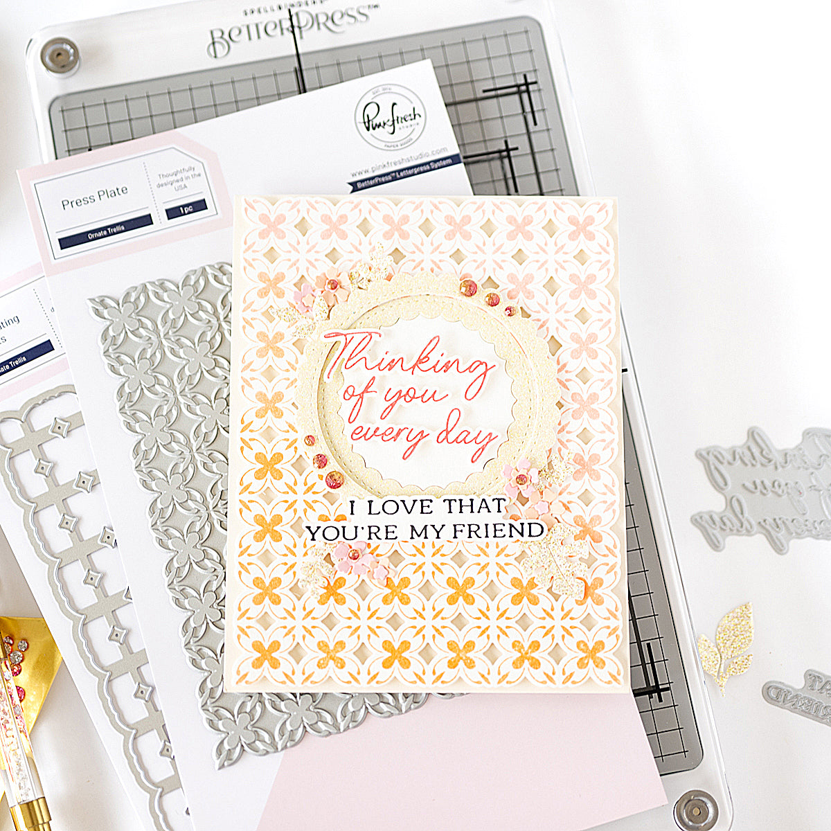 Essentials Stitched Scallop Circle die set