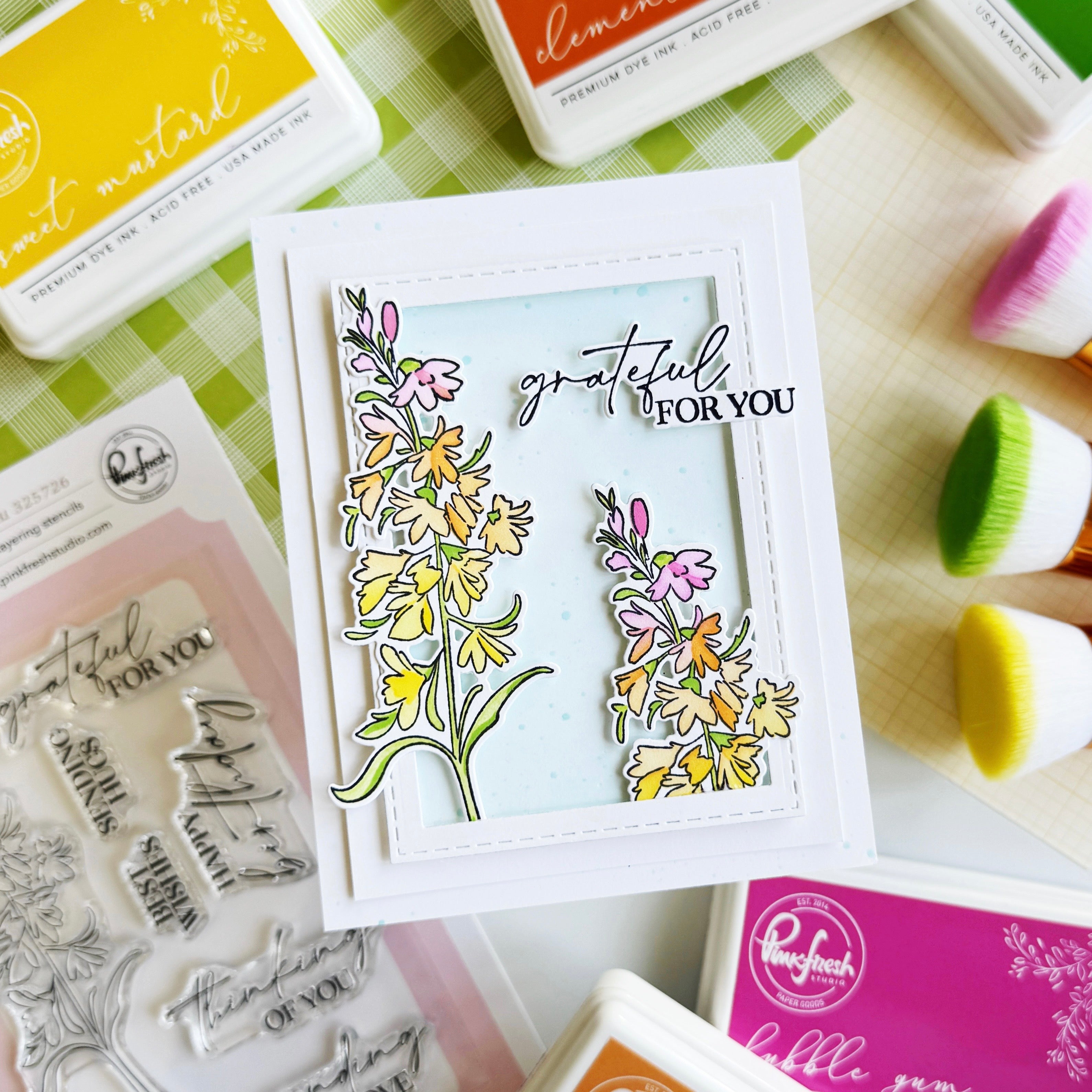Cardinal Kiss stamp – Pinkfresh Studio