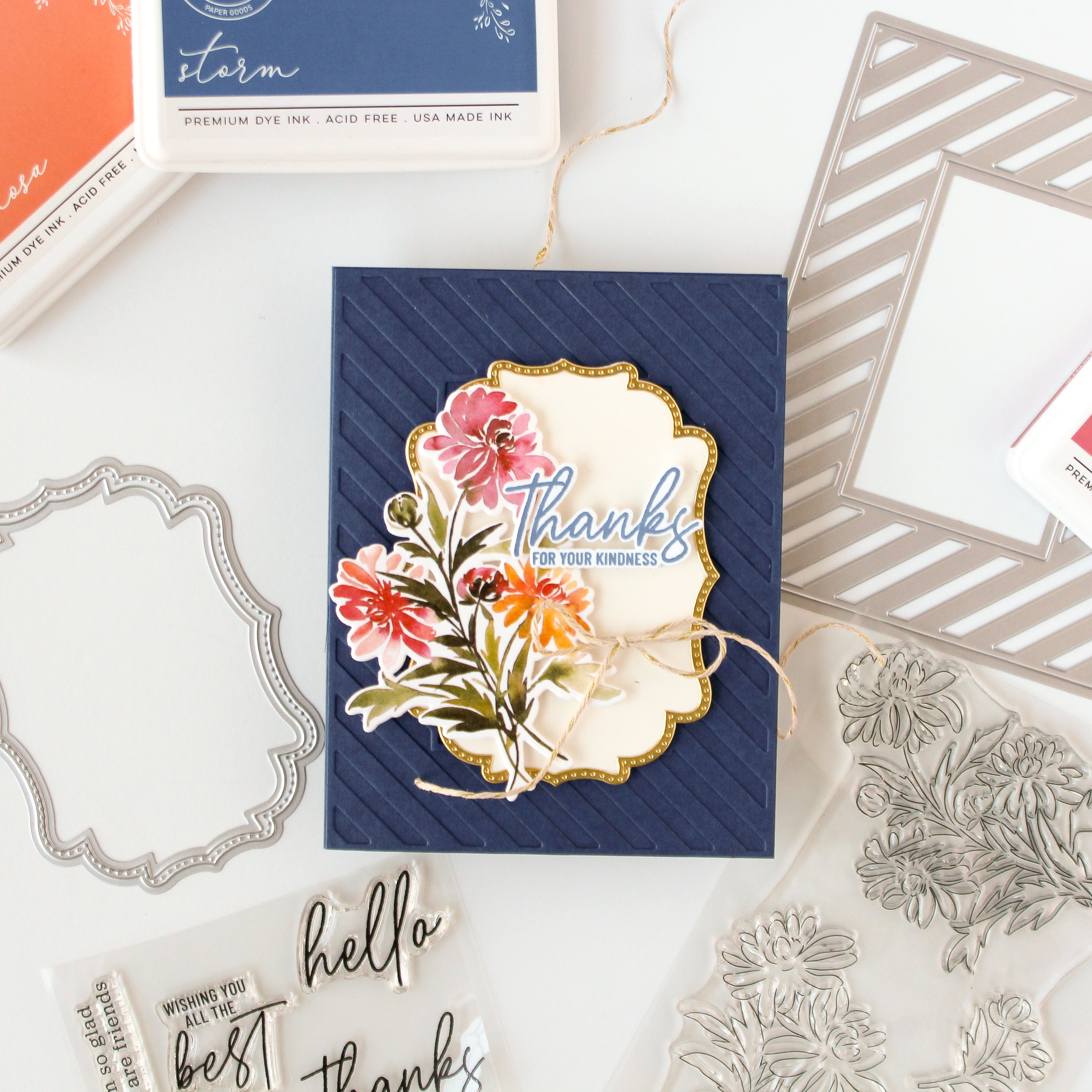 Essentials: Dotted Fancy Frames die